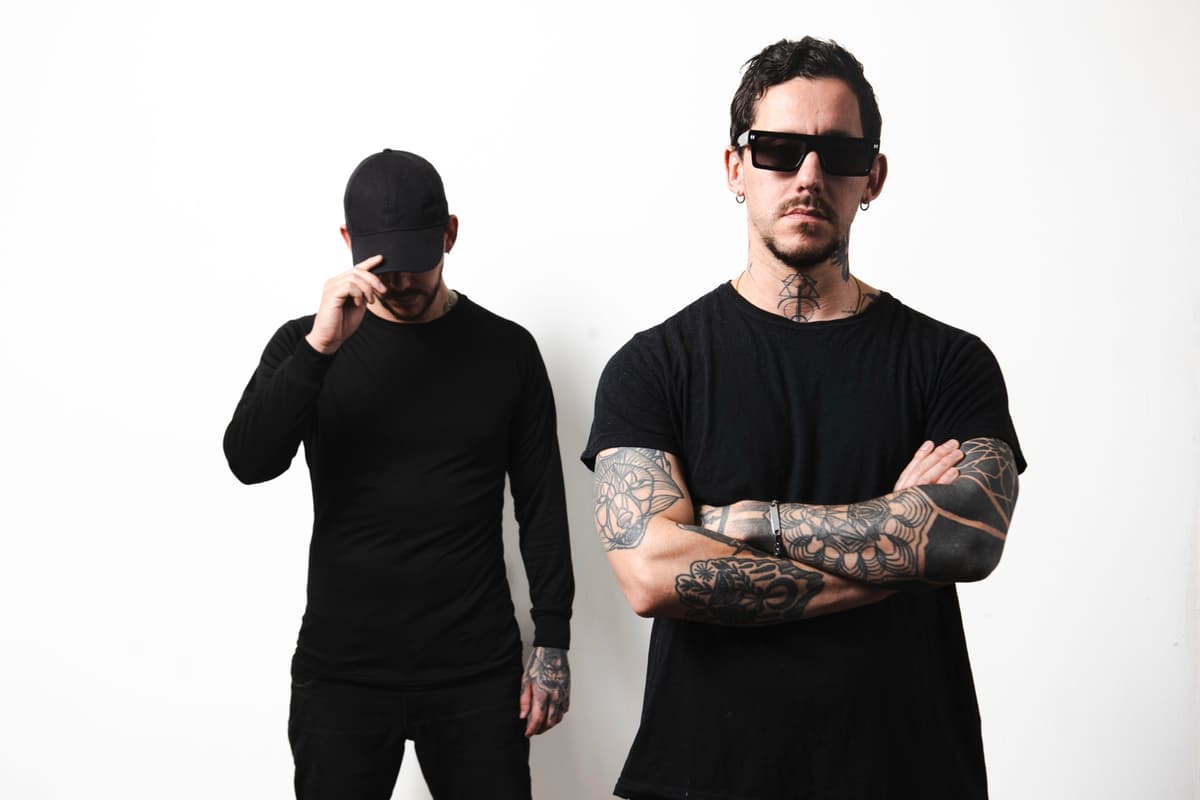 Paralelo 86 background